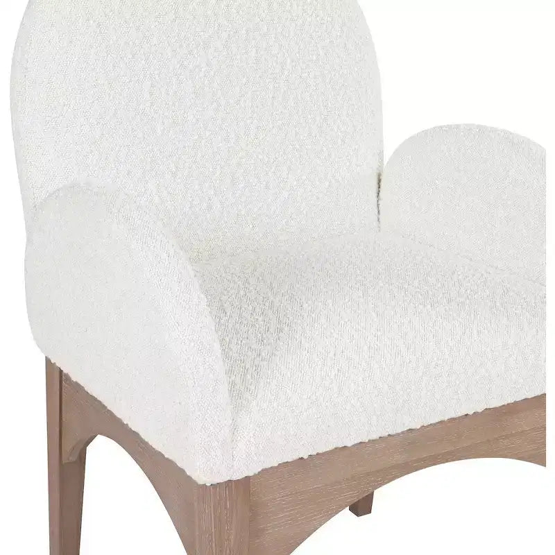 Sedia da pranzo imbottita in tessuto bouclé con braccioli
