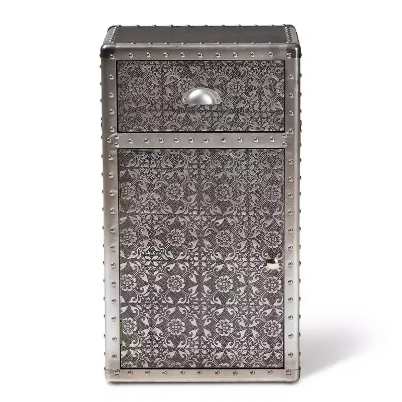 Mobiletto con decorazioni floreali in metallo con cassetto e anta – Argento